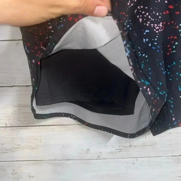 Avía Athletic Shorts - Picture 4 of 6